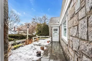 409 Titus Way, East Williston, NY 11596 - Photo 2