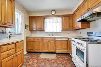 409 Titus Way, East Williston, NY 11596 - Photo 18