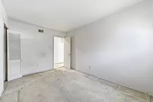 425 Old Courthouse Rd, Manhasset Hills, NY 11040 - Photo 16