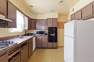 425 Old Courthouse Rd, Manhasset Hills, NY 11040 - Photo 12