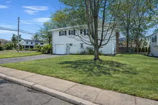 425 Old Courthouse Rd, Manhasset Hills, NY 11040 - Photo 4