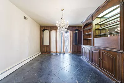 425 Old Courthouse Road, Manhasset Hills, NY 11040 - Photo 10