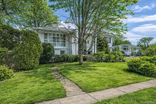 425 Old Courthouse Rd, Manhasset Hills, NY 11040 - Photo 2