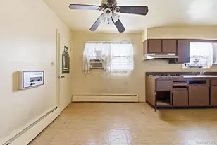 425 Old Courthouse Rd, Manhasset Hills, NY 11040 - Photo 14