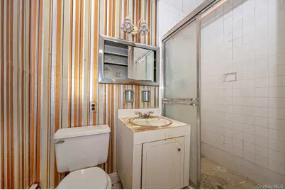 425 Old Courthouse Road, Manhasset Hills, NY 11040 - Photo 18