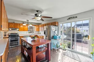 40 Mercury Ave, Patchogue, NY 11772 - Photo 4