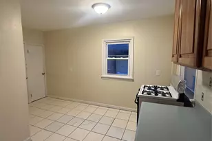 33 Kingston Ave, Floral Park, NY 11001 - Photo 2