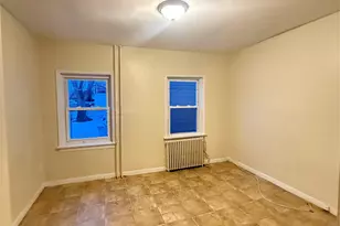 33 Kingston Ave, Floral Park, NY 11001 - Photo 4