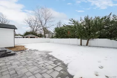 3356 Carrollton Avenue, Wantagh, NY 11793 - Photo 38