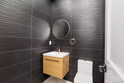 3356 Carrollton Avenue, Wantagh, NY 11793 - Photo 18