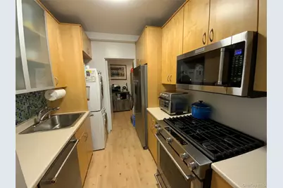 27110 Grand Central Parkway #31Y, Floral Park, NY 11005 - Photo 6