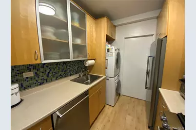 27110 Grand Central Parkway #31Y, Floral Park, NY 11005 - Photo 8