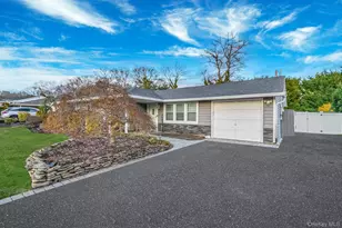 9 Allegheny Dr E, Farmingville, NY 11738 - Photo 4