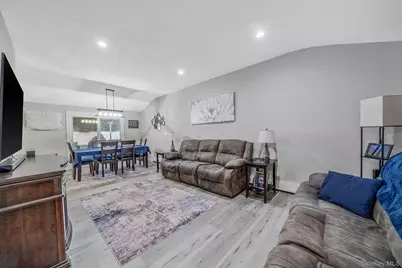 9 Allegheny Drive E, Farmingville, NY 11738 - Photo 6