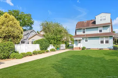 23 Thompson Place, Lynbrook, NY 11563 - Photo 22