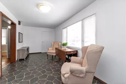 23 Thompson Place, Lynbrook, NY 11563 - Photo 4