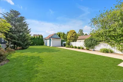 23 Thompson Place, Lynbrook, NY 11563 - Photo 24