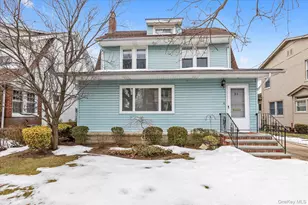 23 Thompson Pl, Lynbrook, NY 11563 - Photo 2