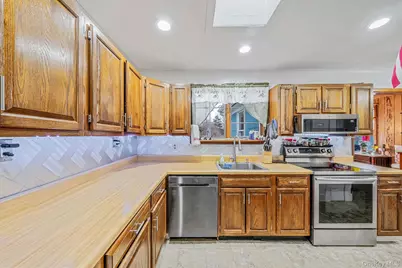 9 Barnes Road, Manorville, NY 11949 - Photo 10