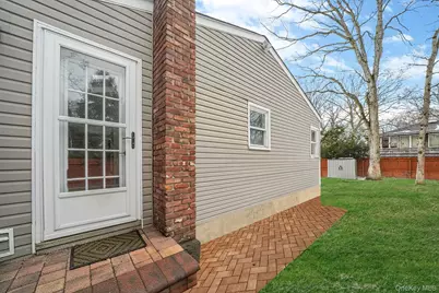 100 Parkside Avenue, Miller Place, NY 11764 - Photo 6