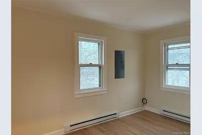 325 Wiggins Street #2nd Floor, Greenport, NY 11944 - Photo 6