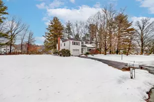 2954 Meadowcrest Dr, Yorktown Heights, NY 10598 - Photo 2
