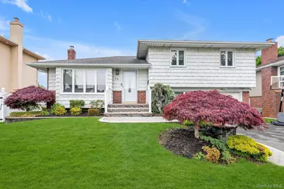 19 Alan Court, Plainview, NY 11803 - Photo 1