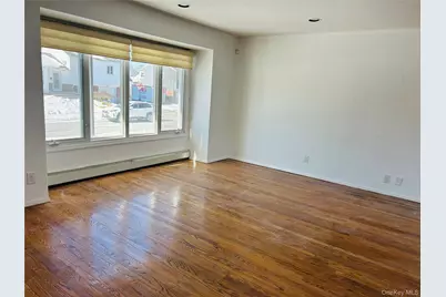 19 Alan Court, Plainview, NY 11803 - Photo 2