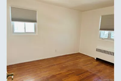 19 Alan Court, Plainview, NY 11803 - Photo 4