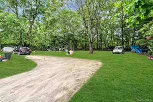 13 Carr Ln, Medford, NY 11763 - Photo 4