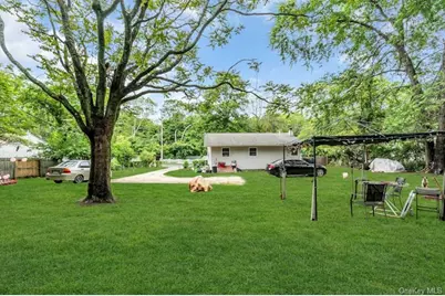 13 Carr Lane, Medford, NY 11763 - Photo 6