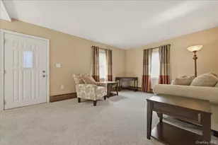 25 Peacock Ln, Levittown, NY 11756 - Photo 4