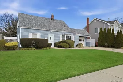 25 Peacock Lane, Levittown, NY 11756 - Photo 2