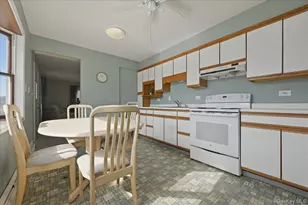 25 Peacock Ln, Levittown, NY 11756 - Photo 8