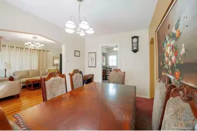 636 S 13th Street, New Hyde Park, NY 11040 - Photo 4