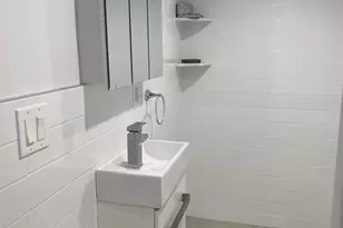 81-17 164th Pl, Flushing, NY 11432 - Photo 10