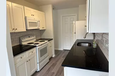 51 Whalers Cove, Babylon, NY 11702 - Photo 4