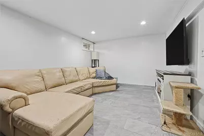 327 Barton Avenue, Patchogue, NY 11772 - Photo 20