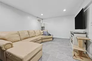 327 Barton Ave, Patchogue, NY 11772 - Photo 20