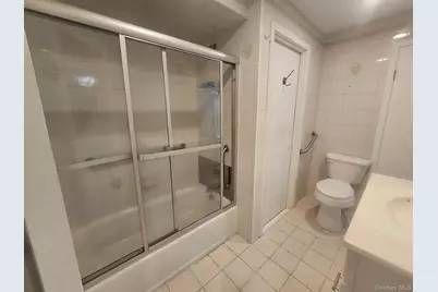 804 Hampshire Road, Bay Shore, NY 11706 - Photo 4