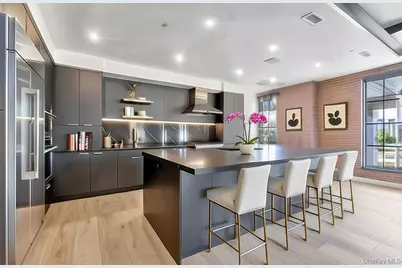 12 Roosevelt Avenue #A, Roslyn, NY 11576 - Photo 2