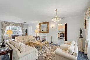 26 Pinetree Ln, Roslyn Heights, NY 11577 - Photo 6