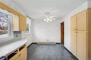 26 Pinetree Ln, Roslyn Heights, NY 11577 - Photo 12