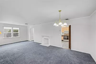 26 Pinetree Lane, Roslyn Heights, NY 11577 - Photo 8