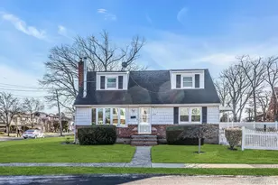 1294 Owens Pl, North Bellmore, NY 11710 - Photo 2