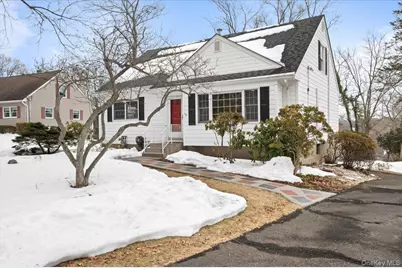 146 N Lincoln Street, Pearl River, NY 10965 - Photo 2