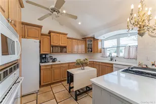 270 Nancy Dr, East Meadow, NY 11554 - Photo 8