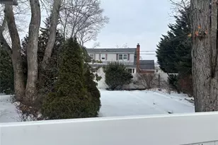 31 Seton Ct, Old Bethpage, NY 11804 - Photo 2