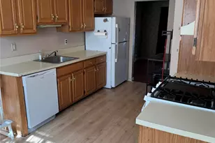 511 Race Pl, Oakdale, NY 11769 - Photo 4