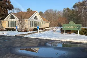 511 Race Pl, Oakdale, NY 11769 - Photo 2